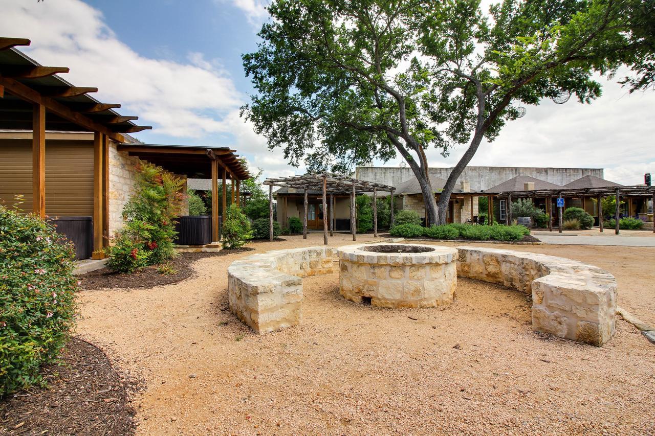 Wine Country Cottages On Main Fredericksburg Habitación foto